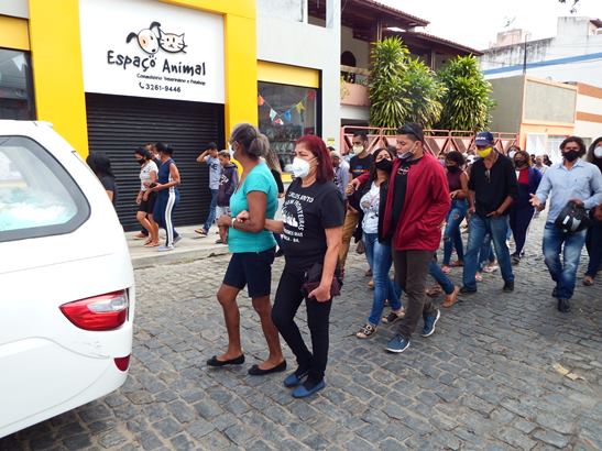 https://www.cidadeacontece.com.br/wp-content/uploads/2021/06/velorio-carlos-brito-itapetinga-2.jpg